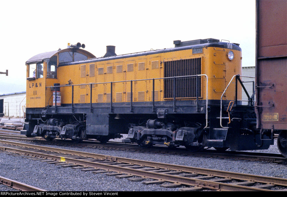 Longview Portland & Northern S2 #111 comes in with cars from the interchange.